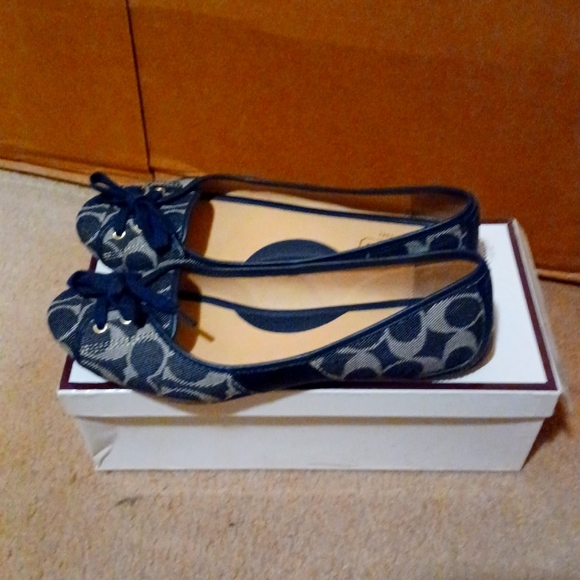 Coach Josie Flat - Picture 2 of 4